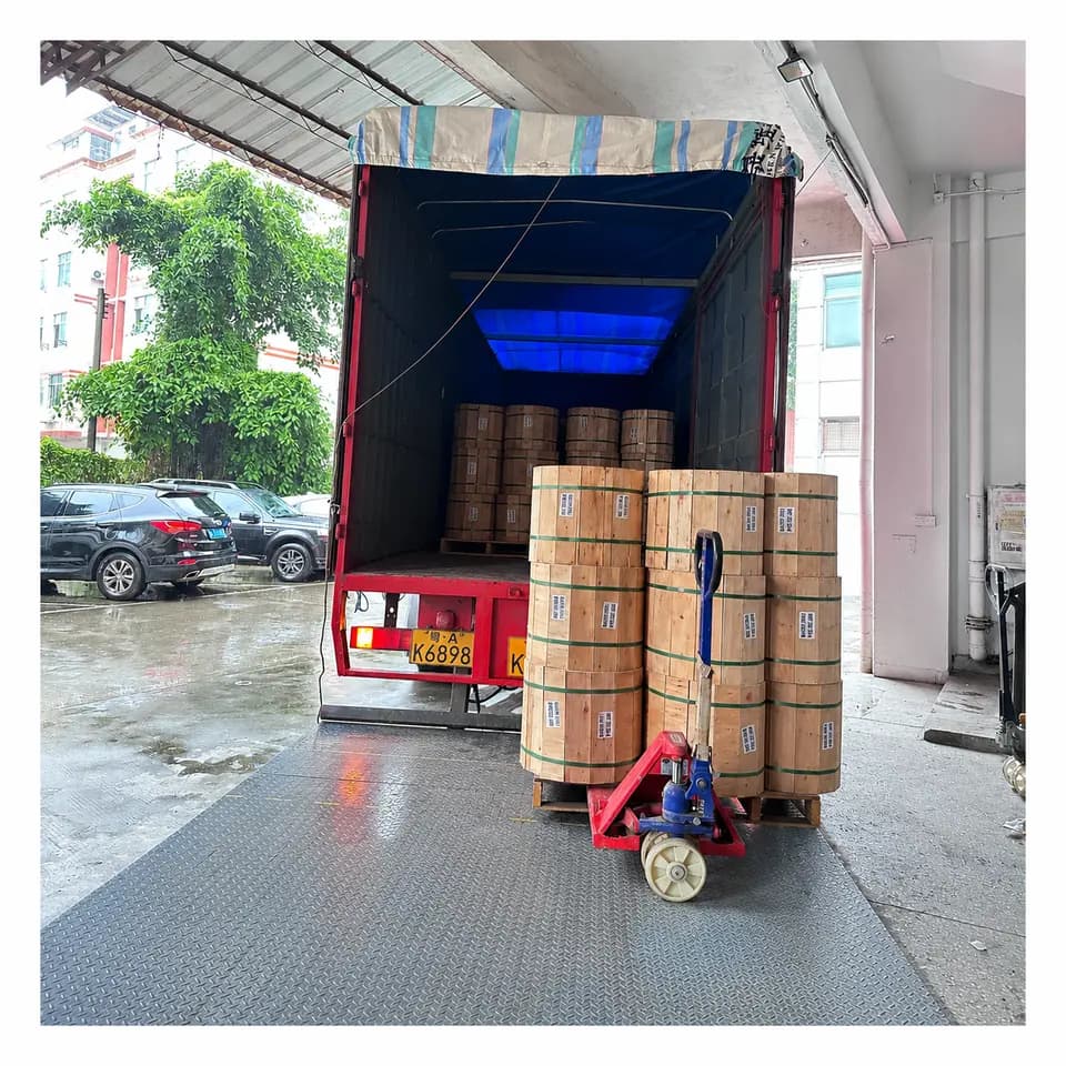 EXPORT HANDOVER — Drums, cartons, labels and packing list aligned for shipment